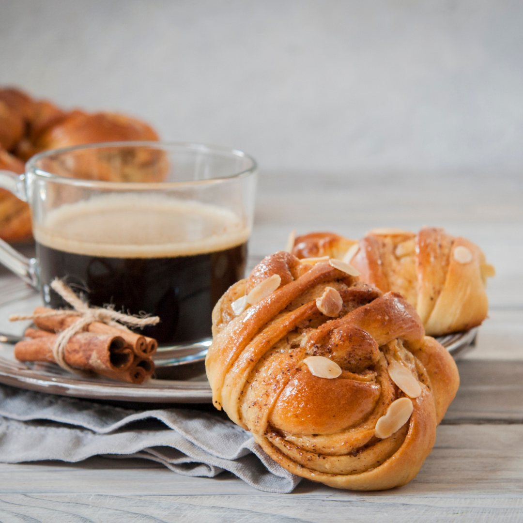 Fika och mingel i utställningen